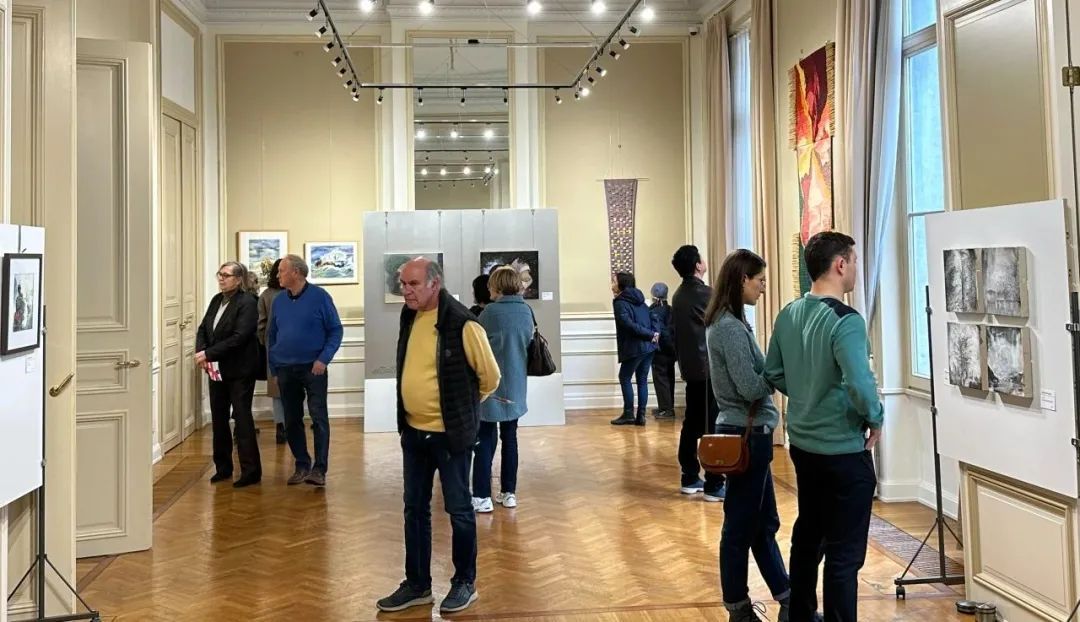 跨越時(shí)空的藝術(shù)對(duì)話 藝術(shù)學(xué)院校友組織策劃“中歐女藝術(shù)家作品展”